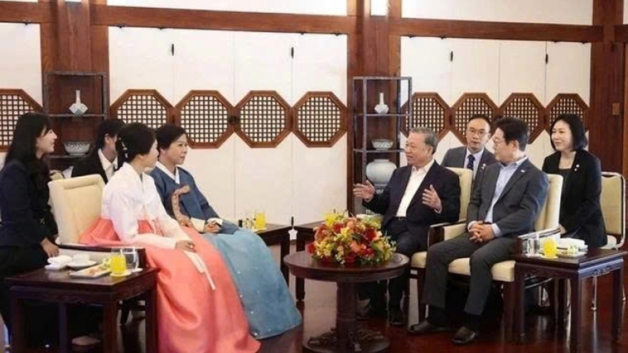 General Secretary To Lam joins RoK President Lee Jae-myung for tea party